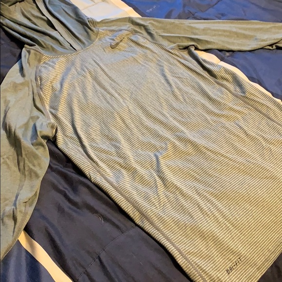 Men’s Lightweight nike running sweatshirt - Picture 3 of 4